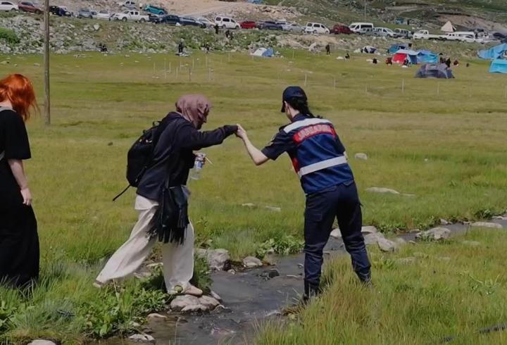 Jandarma, 2 bin 640 metre rakımda güven verdi