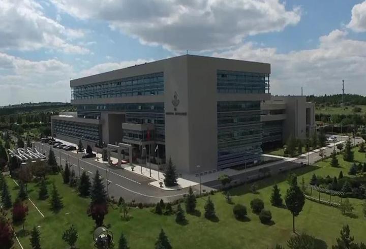 AYM'den göreve iadede tazminat kararı