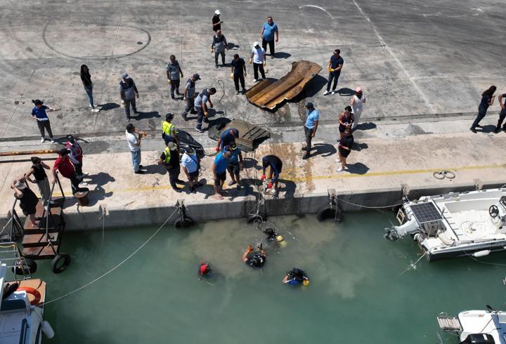 Balıkçı barınağında deniz dip temizliği