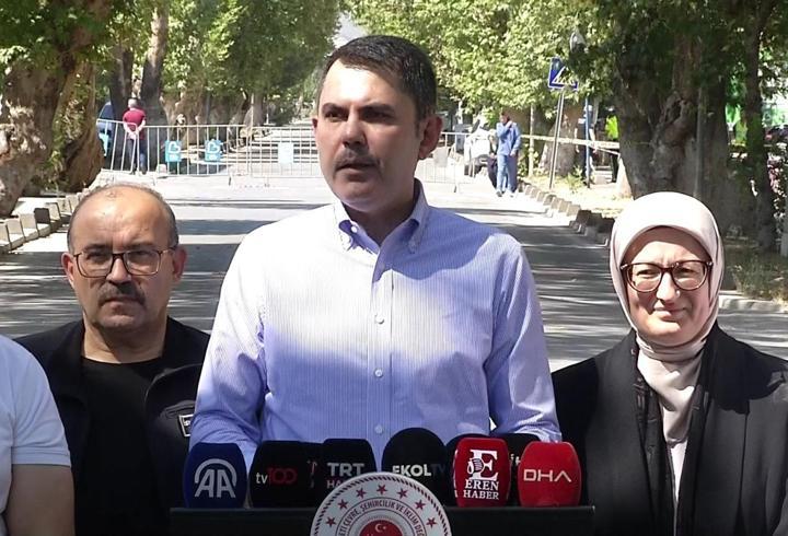 SON DAKİKA... Bakan Kurum: Balıkesir'de 152, Manisa'da 41 bina ağır hasar aldı