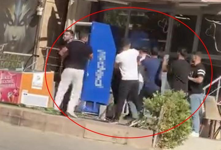 Siirt'te tekmeli, yumruklu kavga kamerada