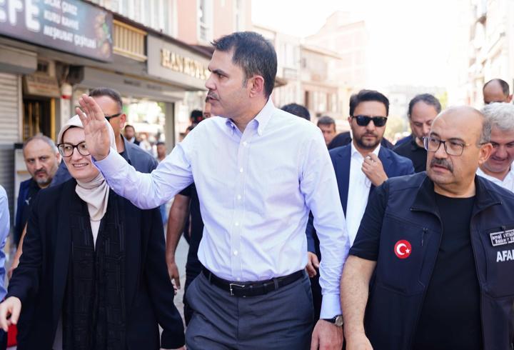 Sındırgı depremi sonrası konutlar 1 yıl içinde teslim edilecek! Bakan Kurum: Devletimiz güçlü, yine yapacağız