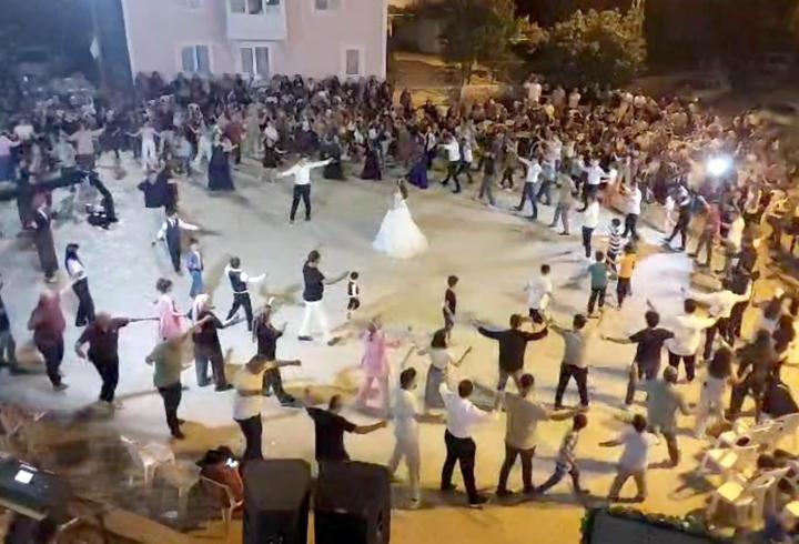 Davetlilerin Teke yöresi oyunları hayran bıraktı