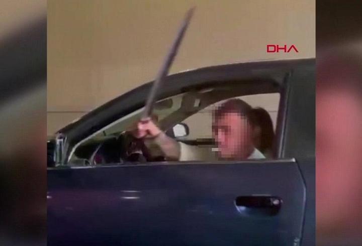 Ankara'da korku dolu anlar... Trafik magandasından kılıçlı saldırı!