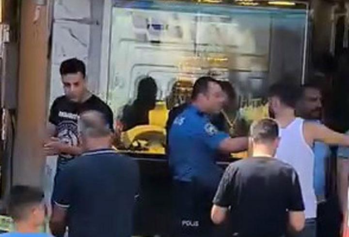 Tabancayla kuyumcuyu vurup, 1 kilo altın çaldılar