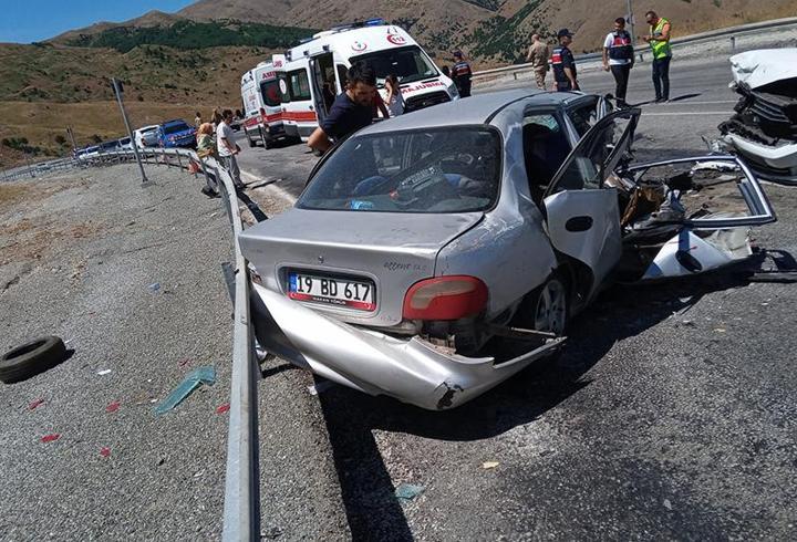 Erzincan'da feci kaza: 3 ölü, 6 yaralı