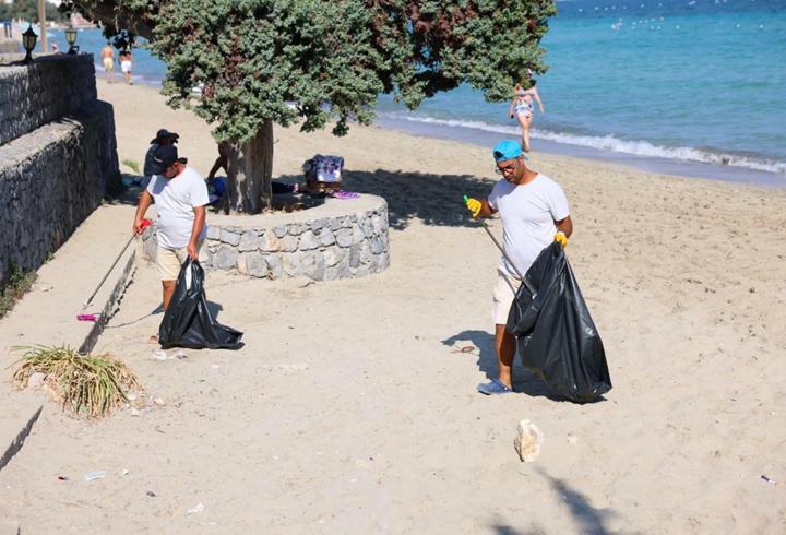 Çeşme'de 19 plajda 7/24 temizlik