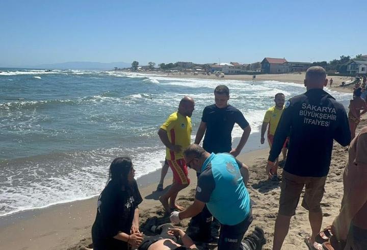 Yasağa rağmen denize açıldılar; son anda boğulmaktan kurtarıldılar
