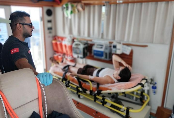 Teknede rahatsızlanan Meksikalı turiste tıbbi tahliye