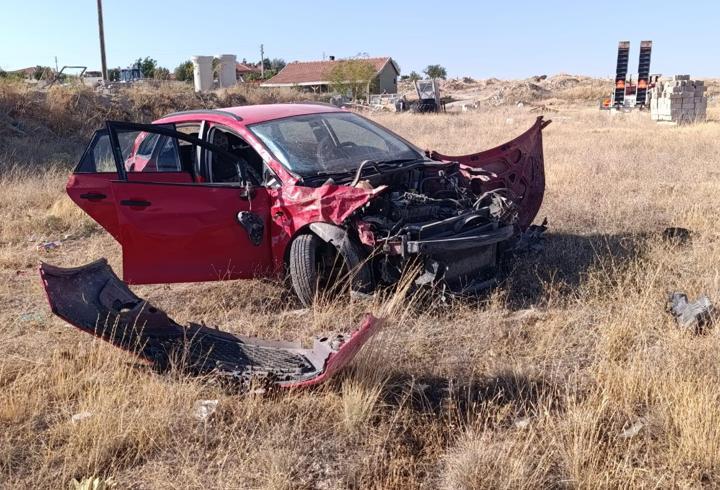 Aksaray'da otomobil yoldan çıktı: 5 yaralı 