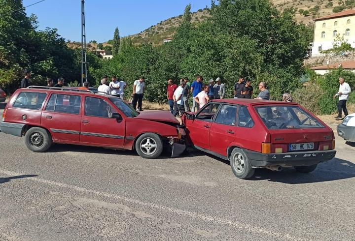 Kayseri’de iki otomobil çarpıştı: 2 yaralı