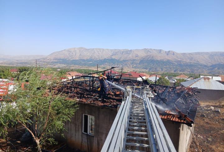 Malatya'da bir evde çıkan yangın söndürüldü