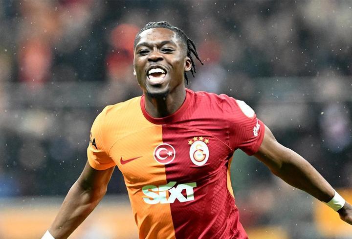 Galatasaray, Derrick Köhn için Werder Bremen ile görüşüyor