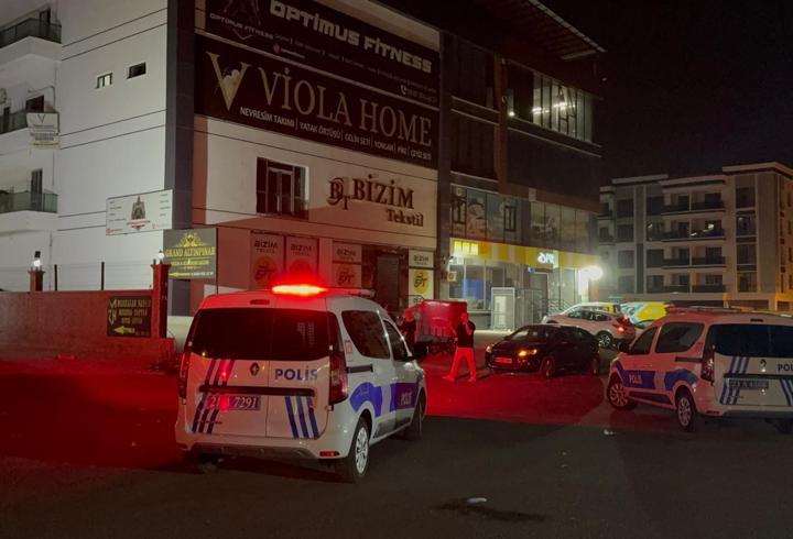 Düğün salonunda tekmeli, yumruklu, bıçaklı kavga: 2 yaralı