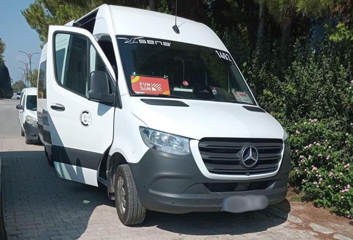Tur minibüsü şoförü aracında ölü bulundu