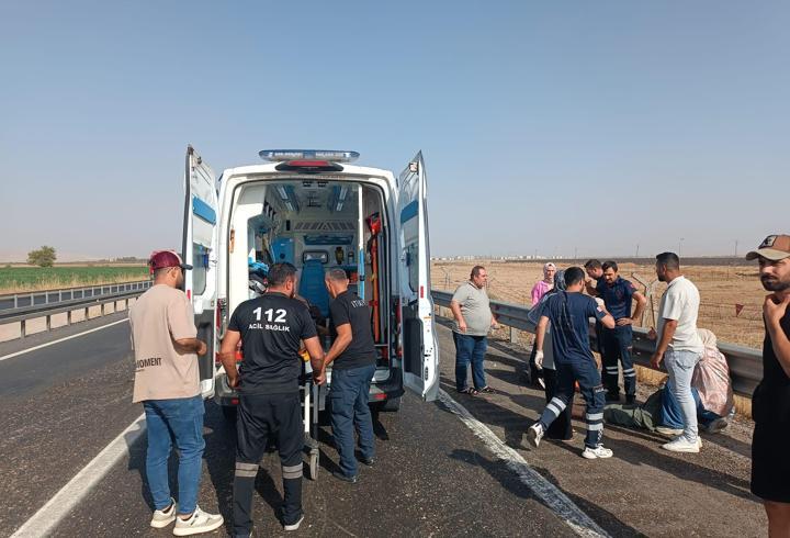 Nusaybin’de hafif ticari araç bariyerlere çarptı: 4 yaralı