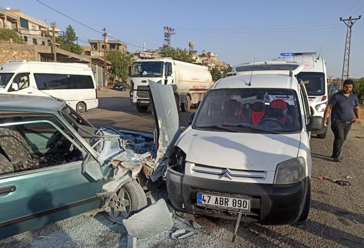 Gercüş’te hafif ticari araçla otomobil çarpıştı: 3 yaralı