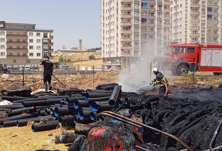 Mardin’de plastik boru deposunda yangın
