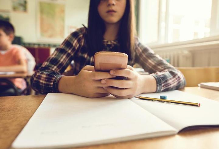Belçika’da okullarda cep telefonu yasağı başlıyor