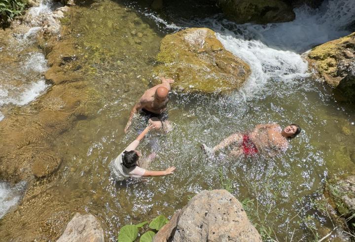880 kilometre mesafeden 'şelale' serinliğine geldiler