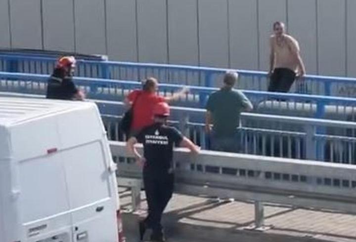 İntihar için üst geçide çıktı, E-5'i kilitledi