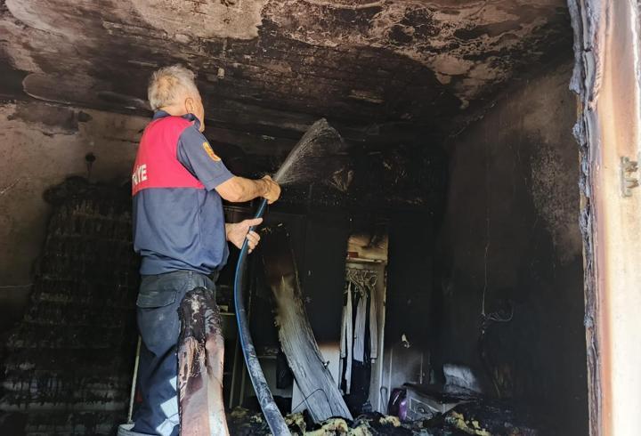 Şırnak'ta ev yangını; 2 yaşındaki çocuk dumandan etkilendi