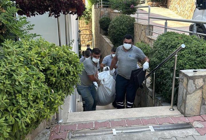 Belçikalı evinde ölü bulundu