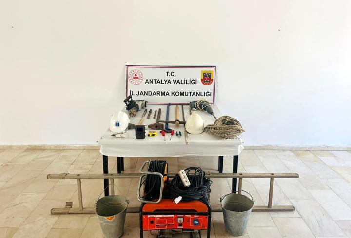 Jandarmadan kaçak kazıya suçüstü