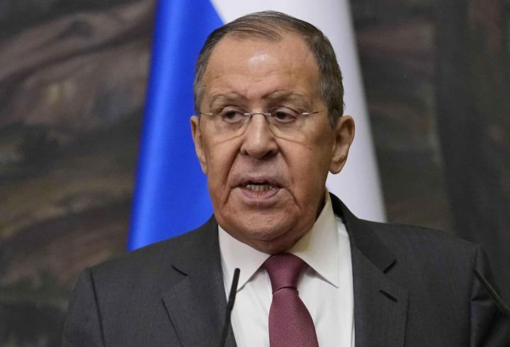 Lavrov: Putin, Zelenski ile görüşmeye hazır