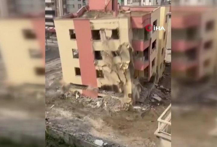 O anlar kamerada… Hatay’da 4 katlı bir bina saniyeler içinde yerle bir oldu!