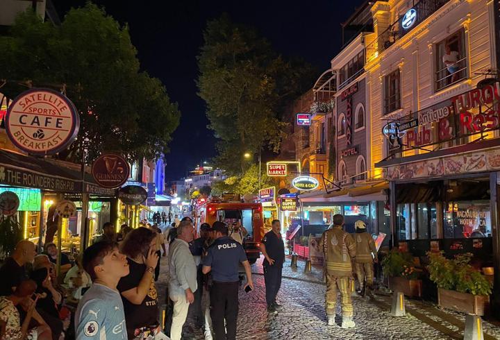İstanbul - Fatih'te otelde çıkan yangın söndürüldü