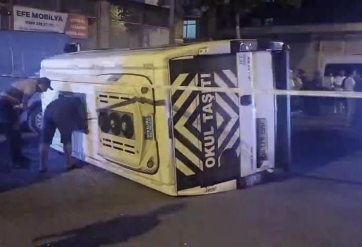 Sultanbeyli’de Otomobil ve Servis Minibüsü Çarpıştı: 10 Yaralı