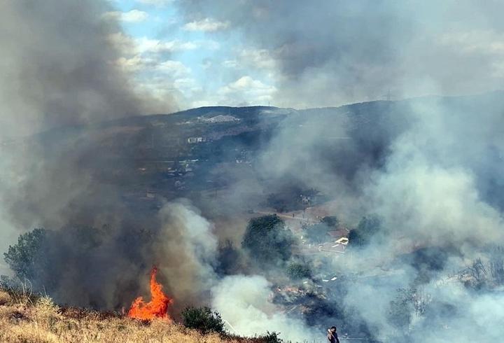 Kocaeli'de ot yangını paniği! Alevler barakalara sıçradı