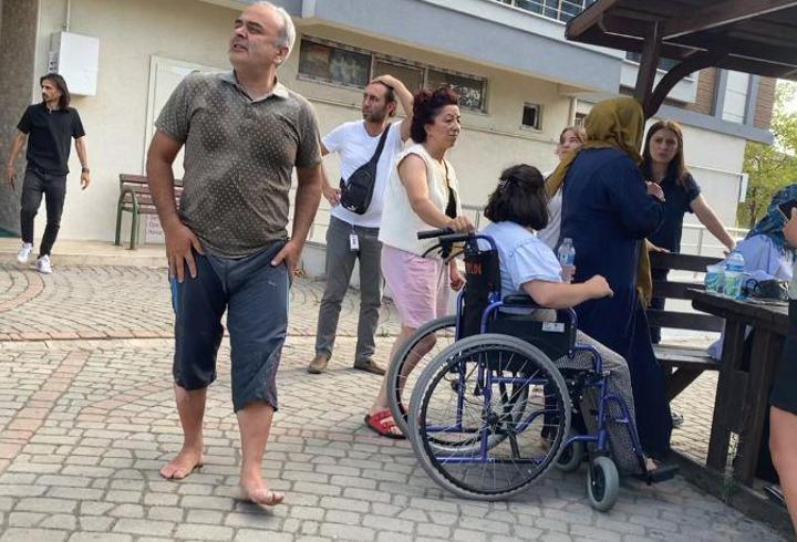 Apartman dairesinde çıkan yangında baba ve iki kızı yaralandı