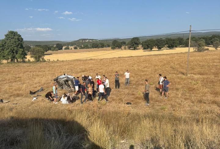 Otomobil tarlaya düştü: 1 ölü, 5 yaralı