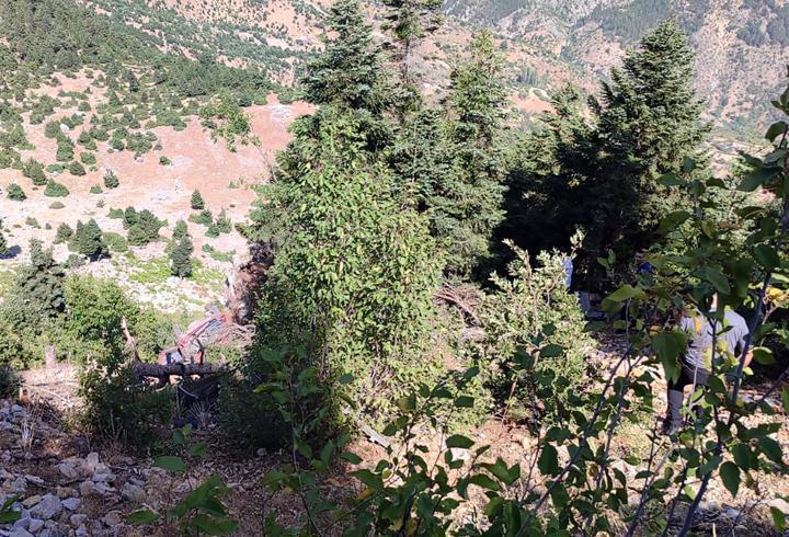 Adana’da otomobil uçuruma yuvarlandı: 2 ölü