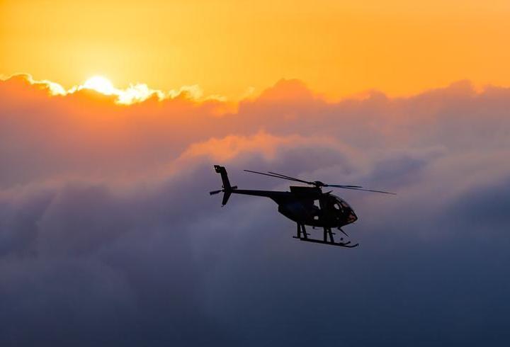 İngiltere'de bir helikopter tarlaya düştü