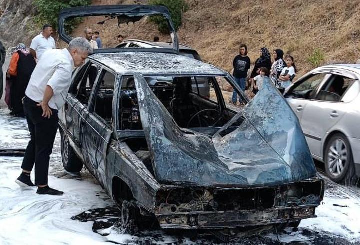 Gaziantep'te seyir halindeyken alev alan otomobil yandı