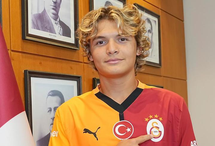 Efe Akman, İspanya 2. Lig ekibiyle anlaşma sağladı