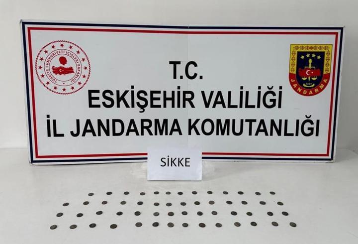 Eskişehir'de tarihi eser niteliğinde 55 sikke ele geçirildi