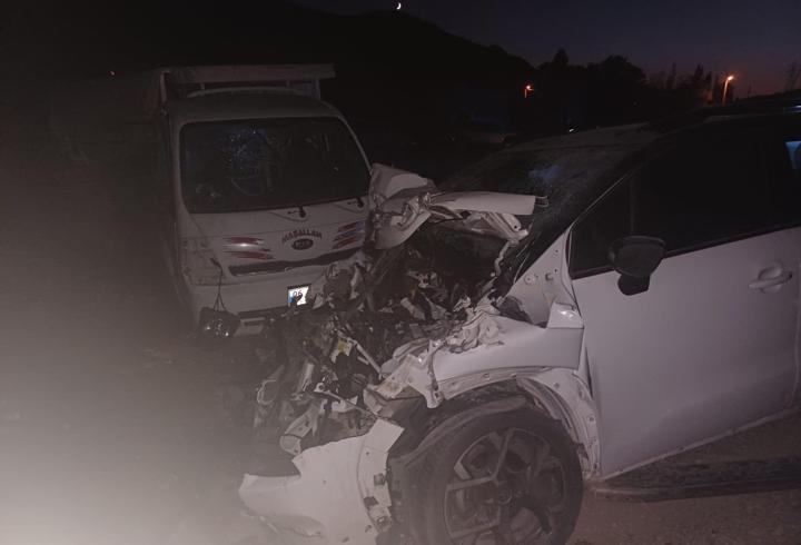 Ankara’da otomobil ile kamyonet çarpıştı: 6 yaralı