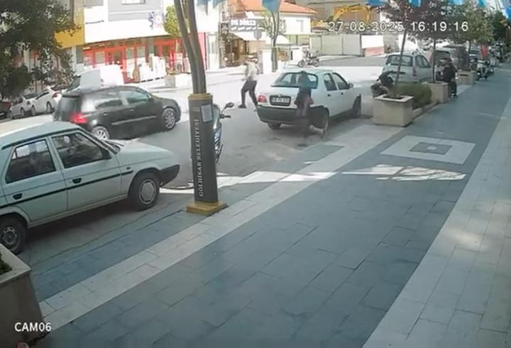 Otomobilin yayaya çarptığı kaza kamerada