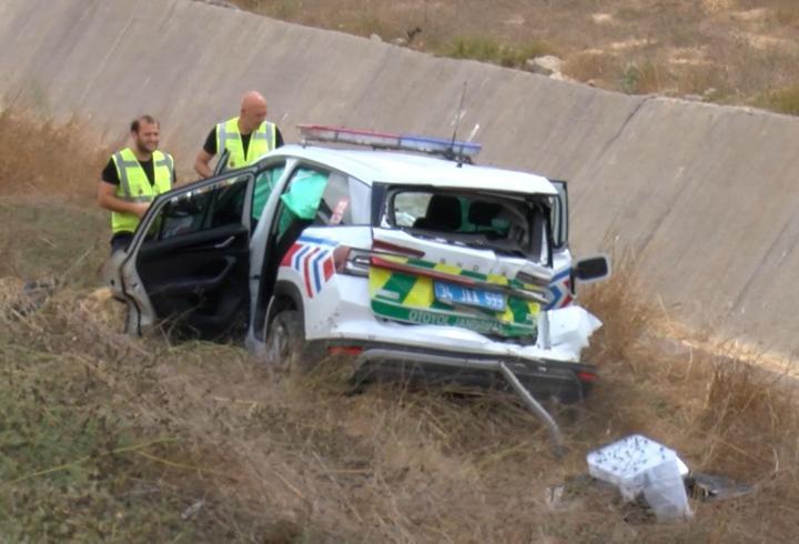 TIR, jandarma aracına çarptı: 5 yaralı