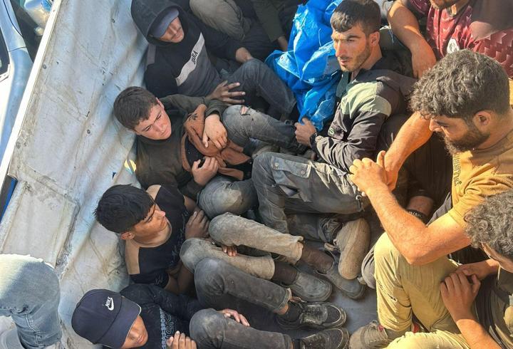 Hatay’da 14 göçmen ve 3 göçmen kaçakçısı yakalandı