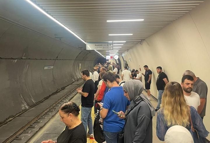 İstanbul’da M3 metro hattında teknik arıza... Yolcu yoğunluğu oluştu