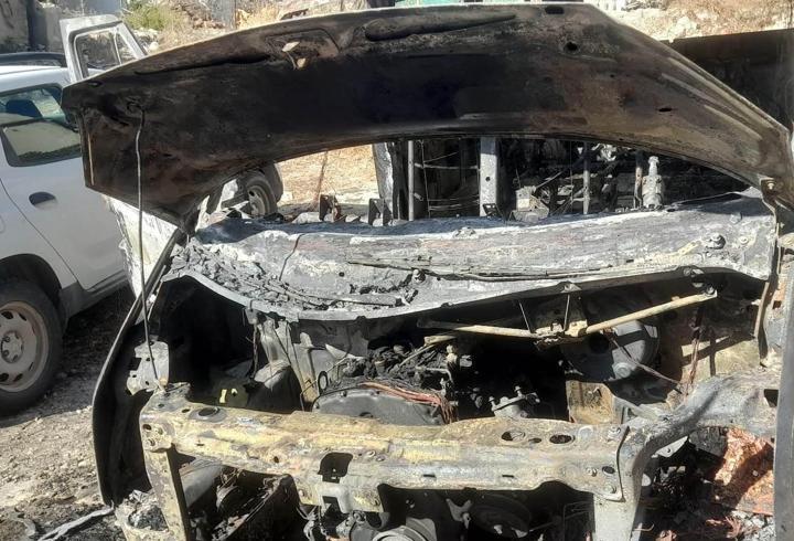 Hatay’da pazarcı kadının minibüsü yandı