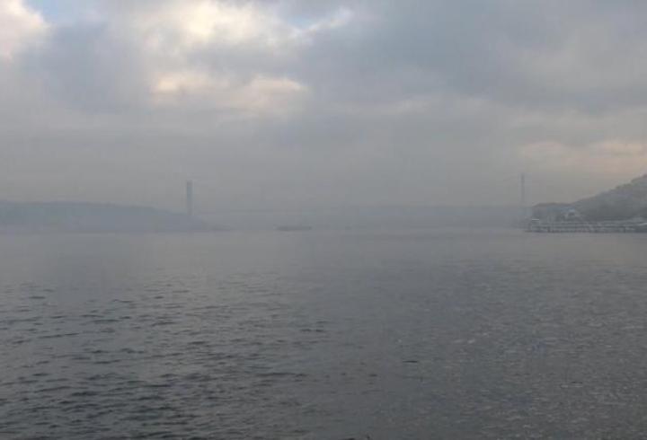 İstanbul Boğazı’nda yoğun sis: Görüş mesafesi düştü