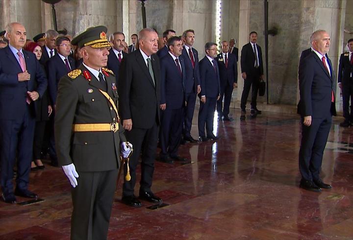 SON DAKİKA... Cumhurbaşkanı Erdoğan ve devlet erkanı Anıtkabir'de