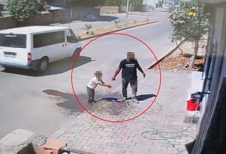 Oğluna hırsızlık yaptırdığı anlar kamerada