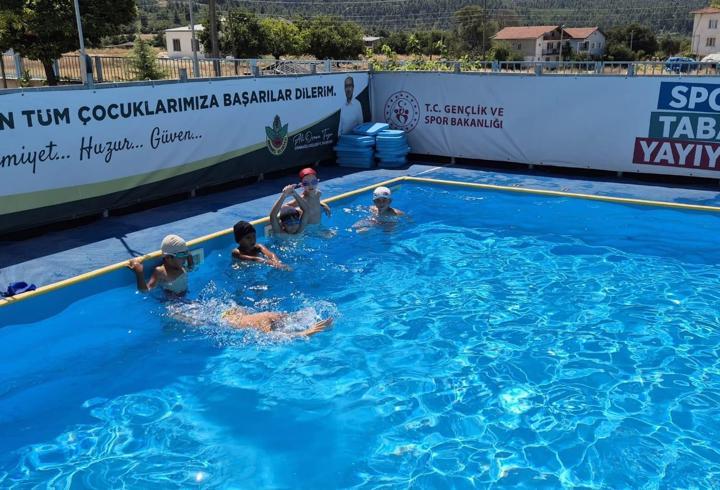 Orhaneli'de açılan yüzme kursu sona erdi